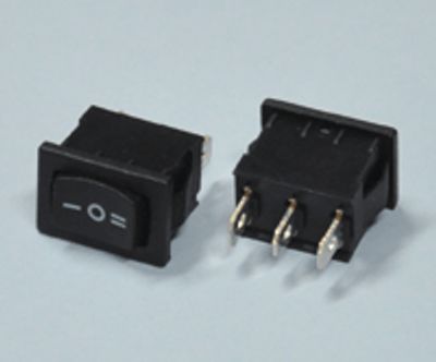 Vippströmbrytare 6A 1x(ON)-OFF-(ON) svart