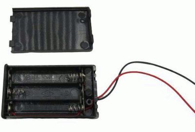 Batterifack med kablar 3xAAA/R03