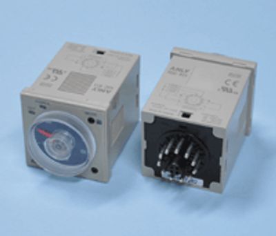 Tidsrelä för DIN-skena 24-240Vac/dc 2 växlande kontakter