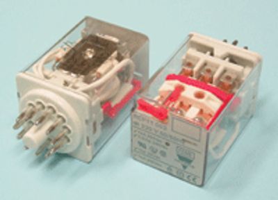 Stickkontakt, 3-växlande kontakter, 24Vac 10A Stickkontakt, 3-växlande kontakter, 24Vac 10A