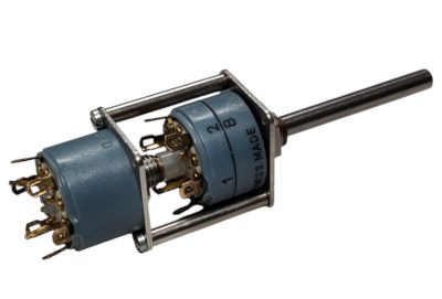 Vredomkopplare 2x2x3-läge 0,5A 24V *