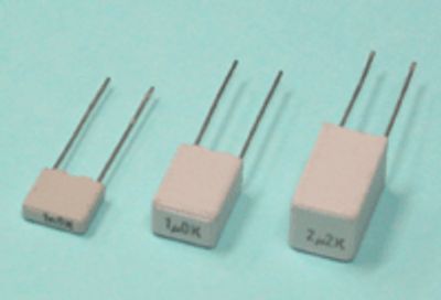 Polyesterkondensator 1uF 100Vdc R-5 *