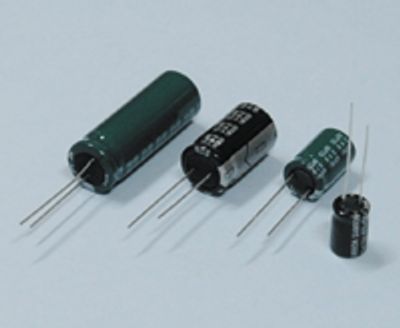 Elektrolytkondensator stående modell 1500uF 50V R-7,5 låg ESR